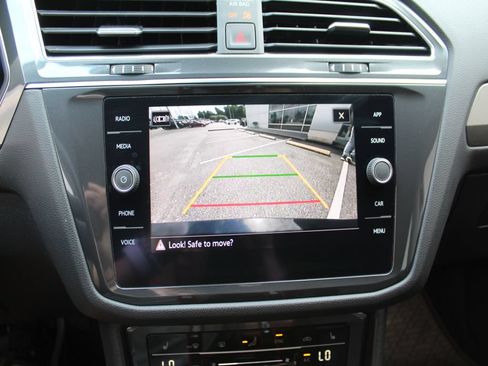 Used 2022 Volkswagen Tiguan SE AWD/4WD image 14