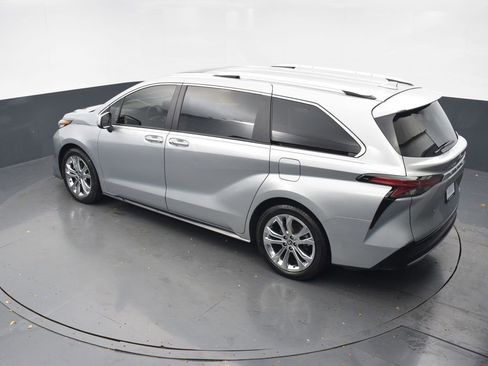 Used 2023 Toyota Sienna Platinum image 35