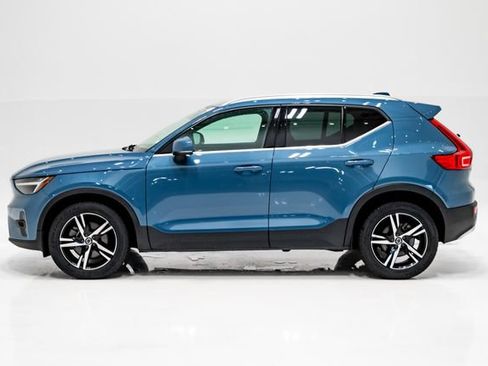 Used 2023 Volvo XC40 B5 Plus AWD/4WD image 27