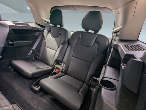 Used 2020 Volvo XC90 T5 Momentum w/ Protection Package Premier image 24