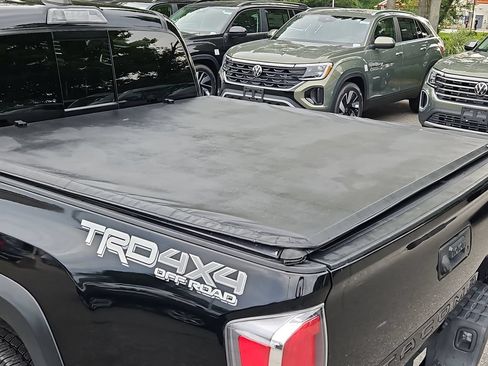Used 2020 Toyota Tacoma TRD Off-Road w/ Technology Package AWD/4WD image 18