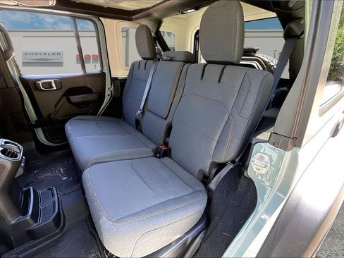 Used 2024 Jeep Wrangler Unlimited AWD/4WD image 23
