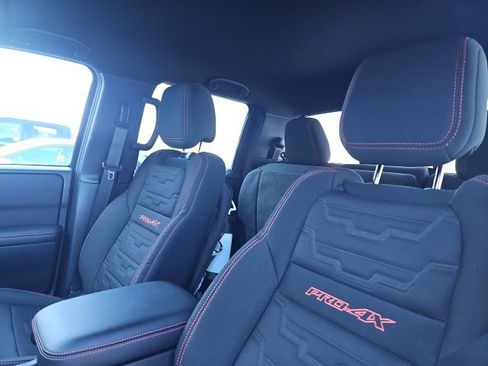 Used 2025 Nissan Frontier PRO-4X image 18