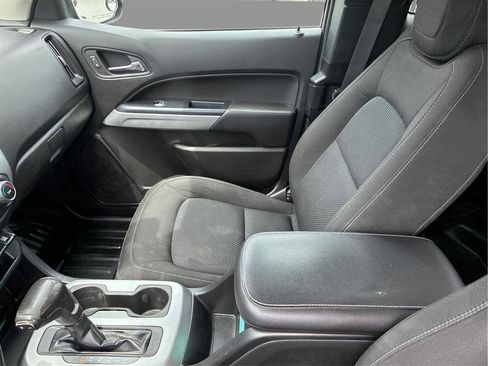Used 2020 Chevrolet Colorado LT w/ Safety Package RWD image 23