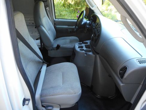 Used 2004 Ford E-350 and Econoline 350 Super Duty RWD image 26