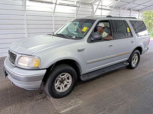 Used 2000 Ford Expedition XLT AWD/4WD image 1