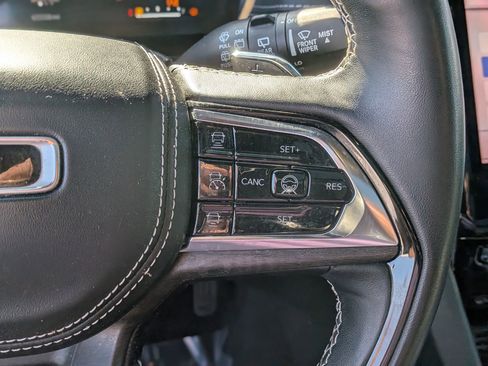 Used 2022 Jeep Grand Cherokee L Overland w/ Advanced Protech Group III AWD/4WD image 23