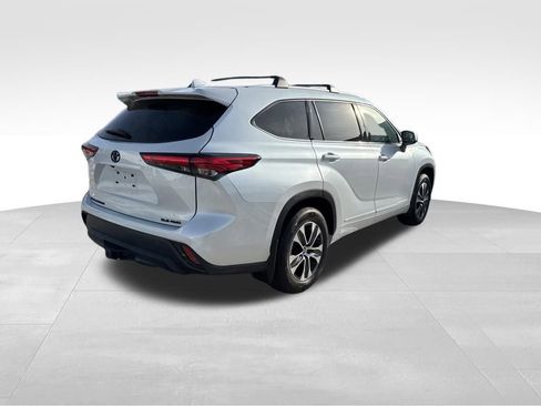 Used 2022 Toyota Highlander XLE image 5
