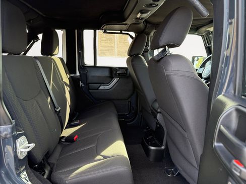 Used 2018 Jeep Wrangler Unlimited Sport S AWD/4WD image 18