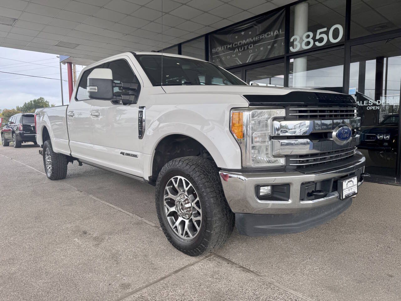 Used 2017 Ford F350 Lariat w/ Lariat Ultimate Package AWD/4WD image 3