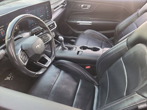 Used 2024 Ford Mustang Premium image 3