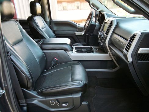 Used 2017 Ford F250 Lariat w/ Lariat Ultimate Package AWD/4WD image 43