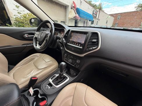 Used 2015 Jeep Cherokee Limited w/ Luxury Group AWD/4WD image 36