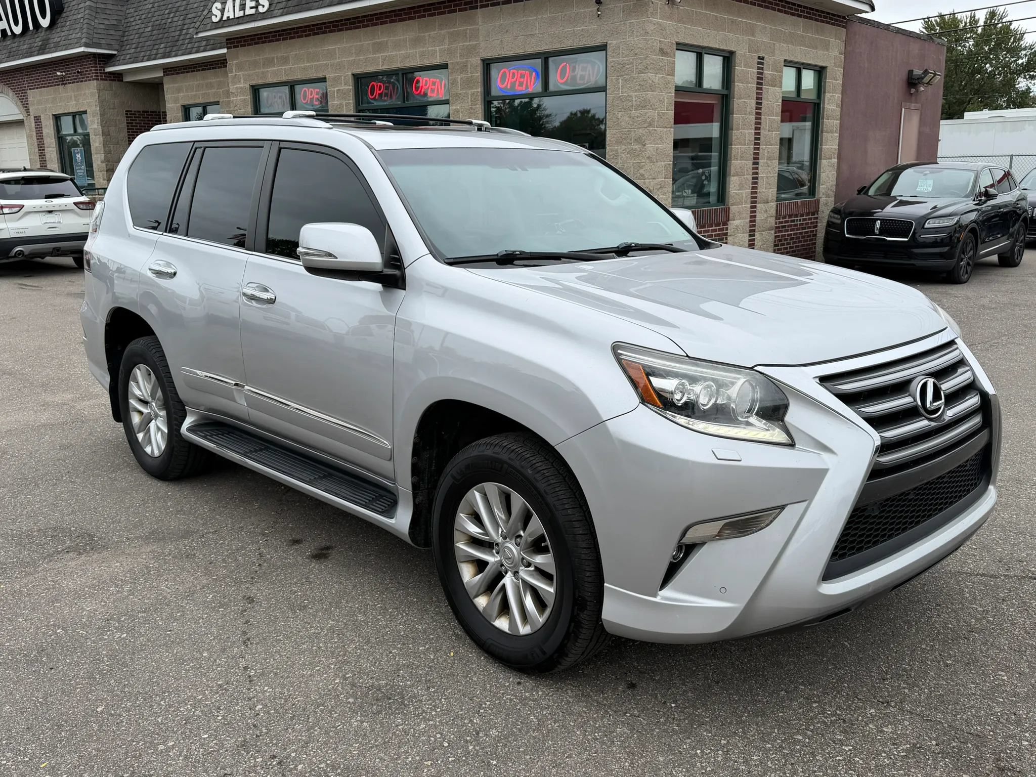 Used 2014 Lexus GX 460 w/ Premium Package AWD/4WD image 7