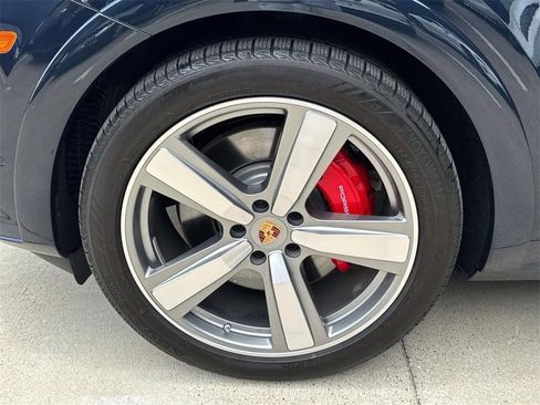 Certified 2025 Porsche Cayenne S AWD/4WD image 13