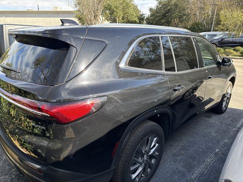 Used 2025 Buick Enclave Preferred image 3