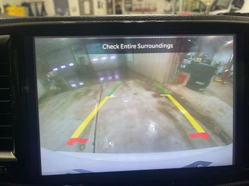 Certified 2023 Chrysler Pacifica Touring-L image 17