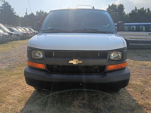 Used 2017 Chevrolet Express 2500 Extended RWD image 3