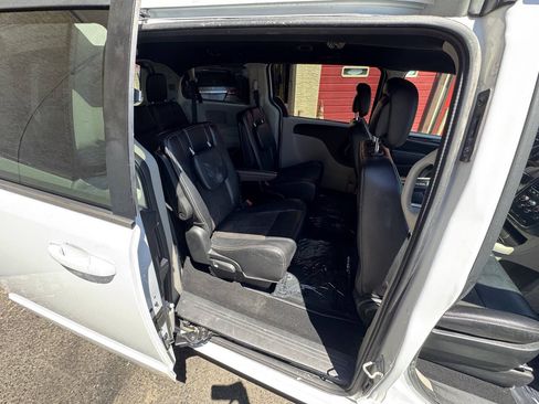 Used 2019 Dodge Grand Caravan SXT FWD image 29