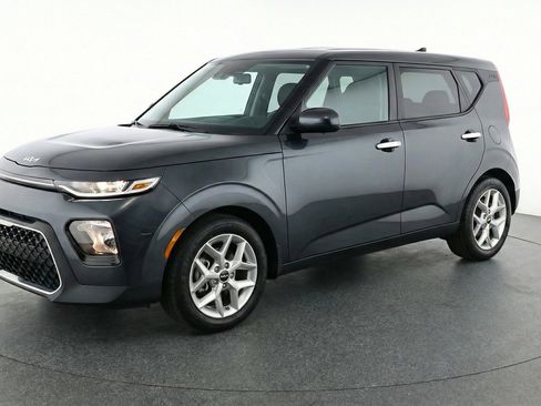 Used 2025 Kia Soul LX w/ LX Technology Package FWD image 3