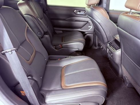 Used 2025 Nissan Armada SL w/ Captain's Chari Seat Package AWD/4WD image 12