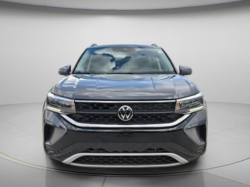 Certified 2024 Volkswagen Taos SE FWD image 9