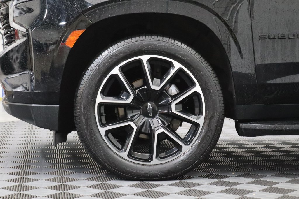 Used 2023 Chevrolet Suburban RST w/ Luxury Package AWD/4WD image 4