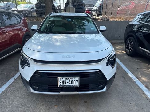 Used 2023 Kia Niro EX Touring FWD image 2