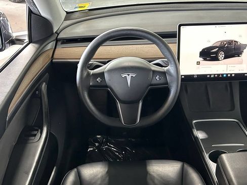 Used 2024 Tesla Model Y Long Range AWD/4WD image 9