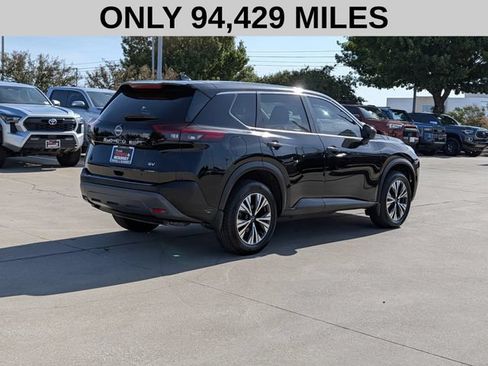 Used 2023 Nissan Rogue SV FWD image 4