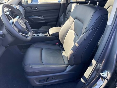 New 2025 Nissan Pathfinder SL image 25