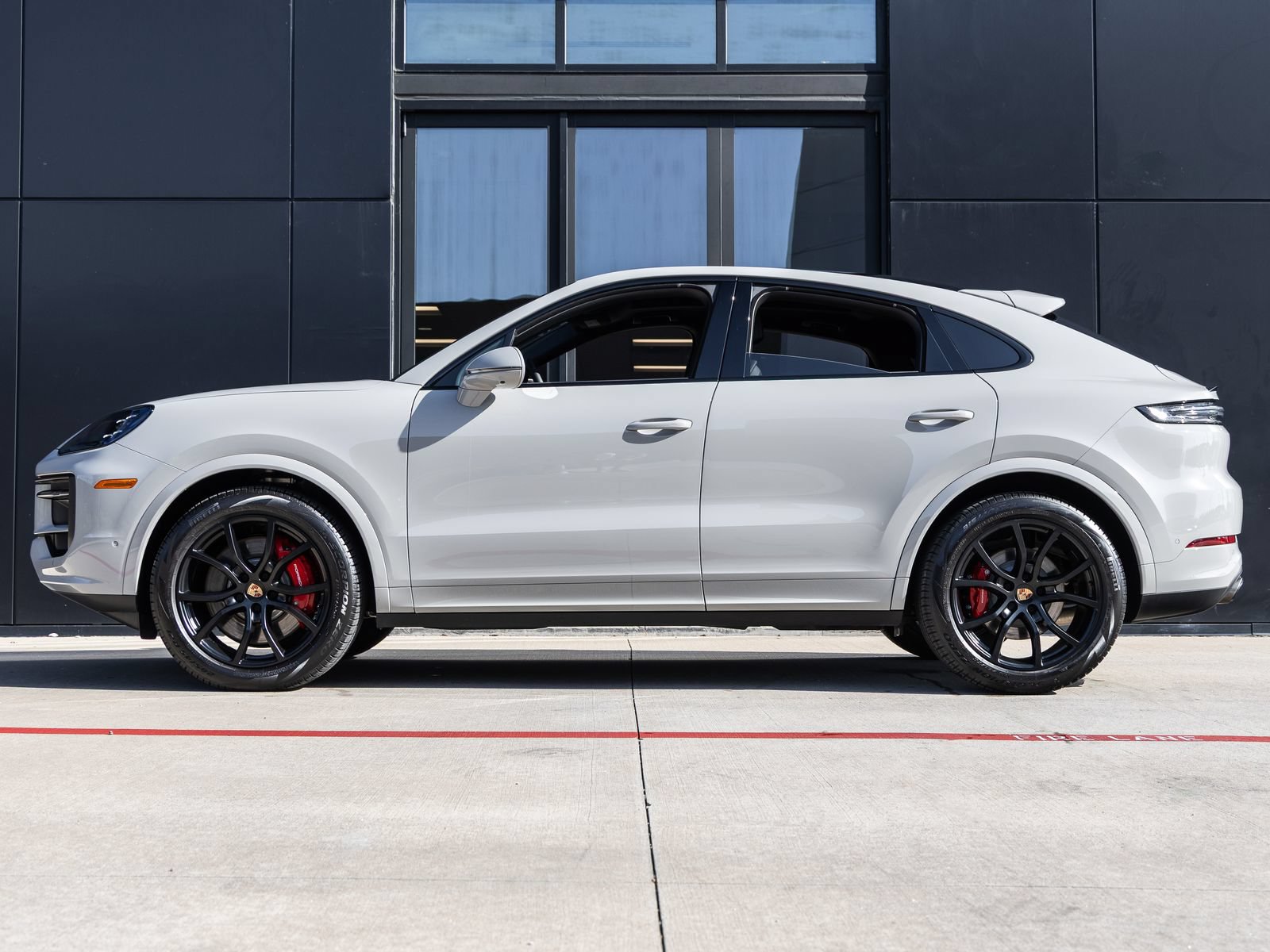 Certified 2026 Porsche Cayenne S AWD/4WD image 2