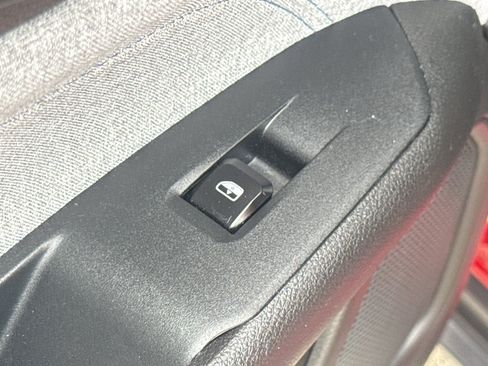 Used 2025 Jeep Compass Latitude AWD/4WD image 31