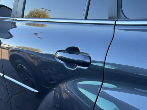 Used 2023 Toyota Highlander L image 13