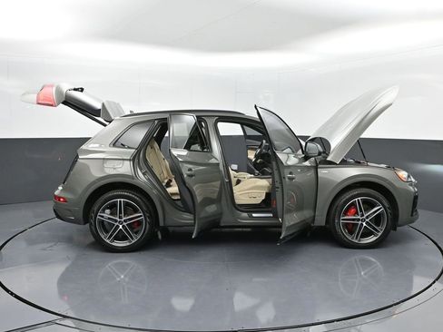 Used 2024 Audi Q5 e Premium Plus w/ Premium Plus Package image 55