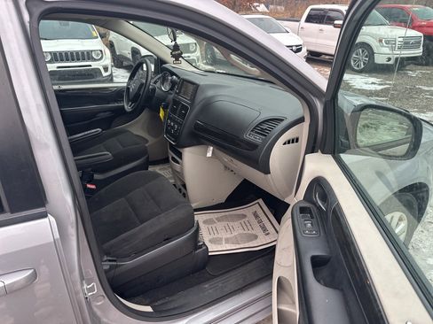 Used 2017 Dodge Grand Caravan SE w/ Power Window Group image 10
