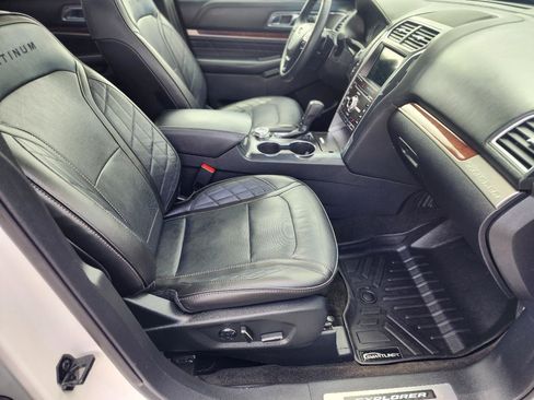 Used 2018 Ford Explorer Platinum AWD/4WD image 36