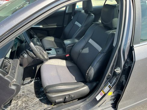 Used 2014 Toyota Camry SE w/ Moonroof Package image 25