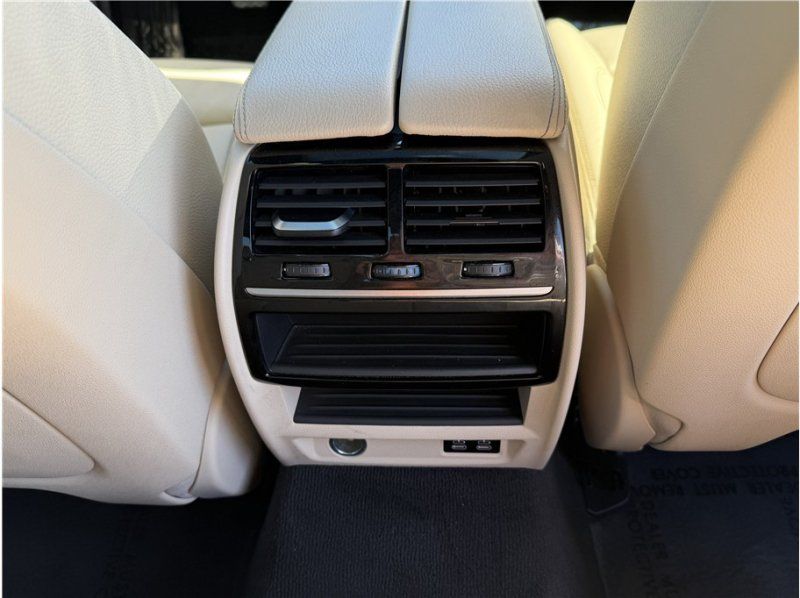 Used 2020 BMW 530i w/ Premium Package RWD image 25