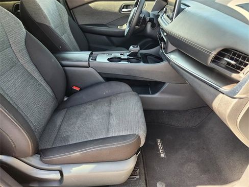 Used 2023 Nissan Rogue SV image 15