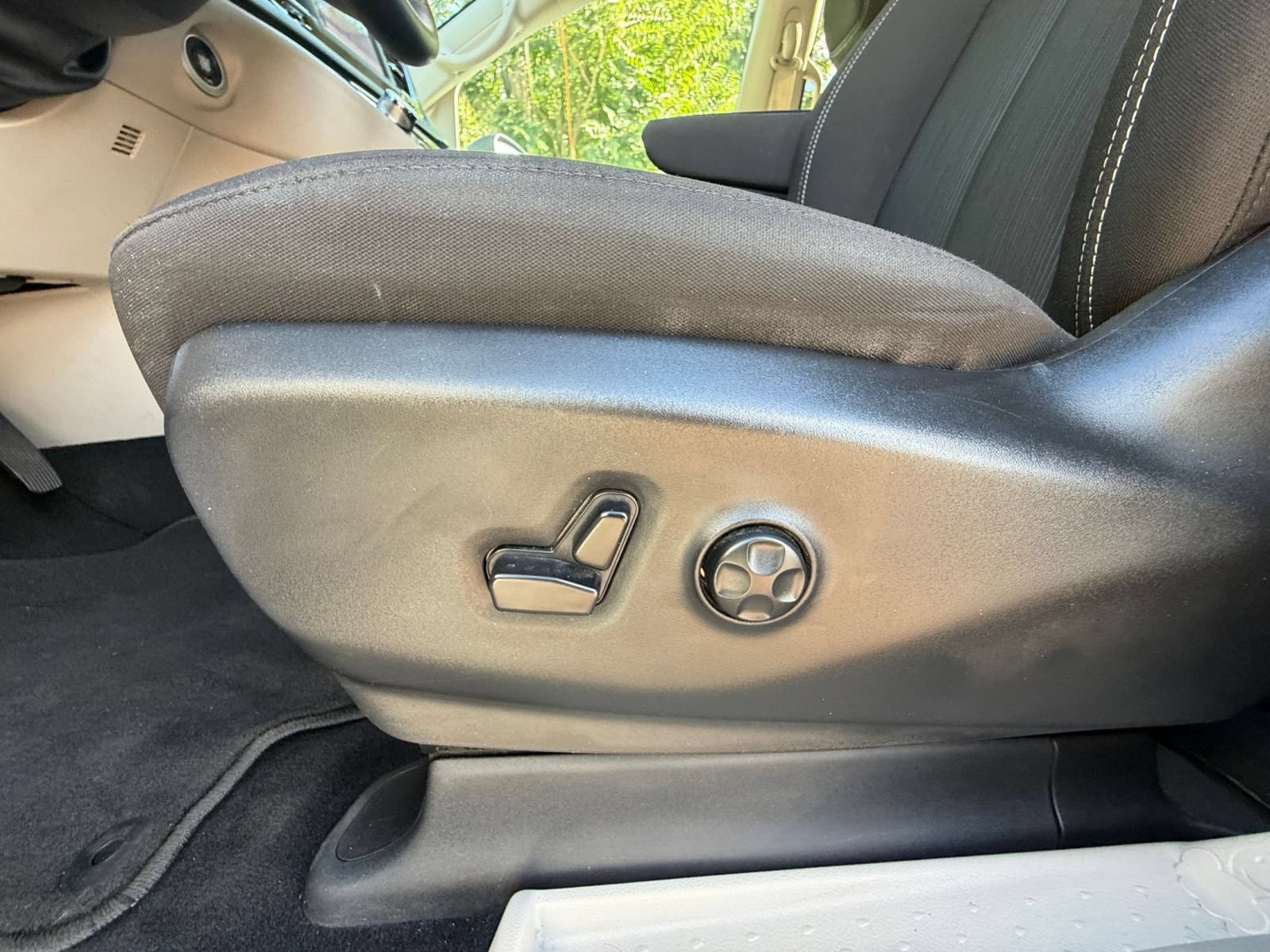 Used 2024 Chrysler Voyager LX FWD image 21