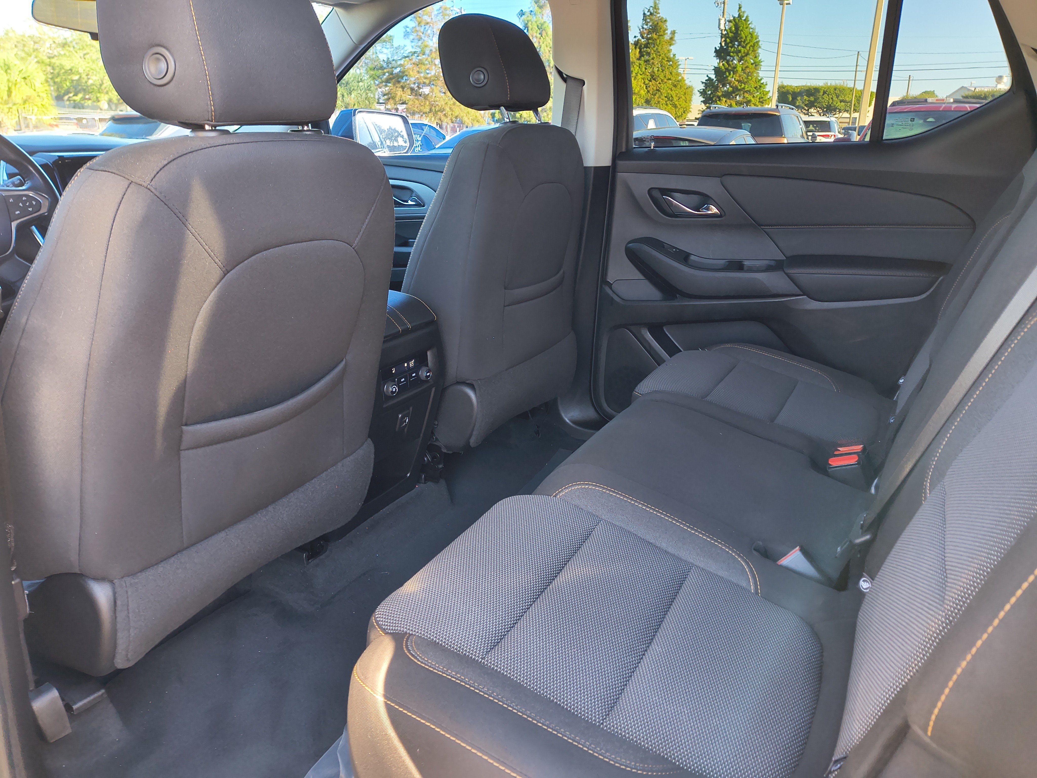 Used 2021 Chevrolet Traverse LT FWD image 17