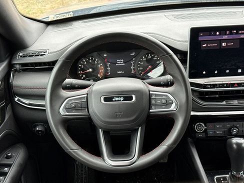 Used 2024 Jeep Compass Trailhawk image 10