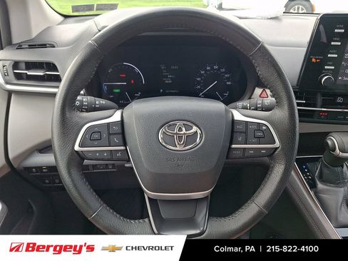 Used 2023 Toyota Sienna XLE AWD/4WD image 22
