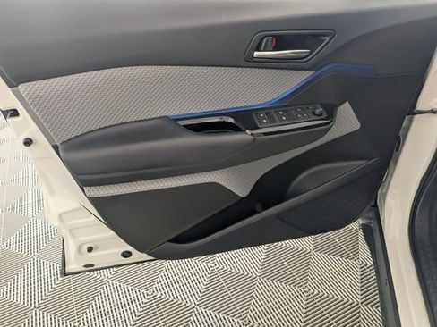 Used 2019 Toyota C-HR XLE FWD image 10