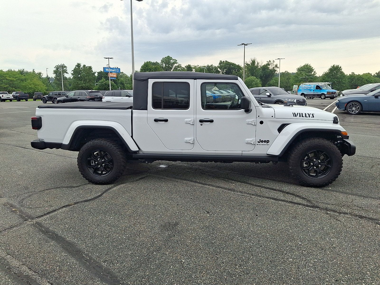 Used 2025 Jeep Gladiator Sport AWD/4WD image 7