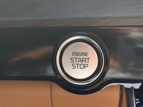 Certified 2024 Kia Carnival EX FWD image 33