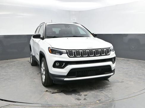 Used 2025 Jeep Compass Limited AWD/4WD image 2