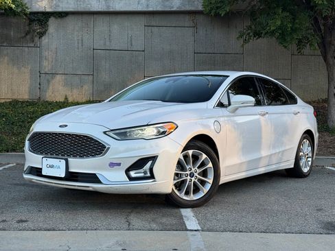 Used 2019 Ford Fusion Energi Titanium FWD image 1