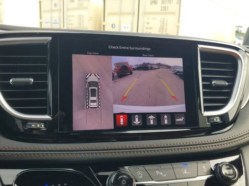 New 2026 Chrysler Pacifica Pinnacle image 24